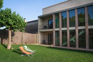 A garden outside Can 28