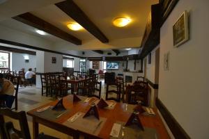 מסעדה או מקום אחר לאכול בו ב-Hotel Paraul Capra