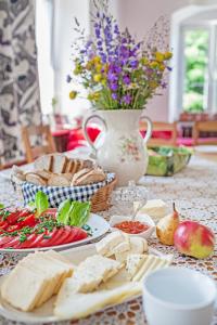 Jedlo v ubytovaní bed & breakfast alebo blízkom okolí