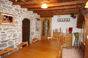 Afbeelding uit fotogalerij van Auberge du Thiollet in Montromant +38 foto's