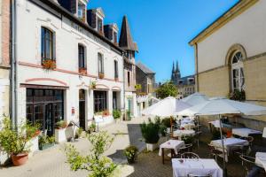 Gallery image of Logis Hôtel et Restaurant du Dauphin in Sées