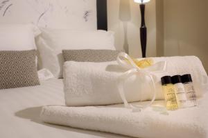 A bed or beds in a room at ALTIUS LODGE by K&K
