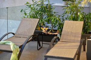 A seating area at ALTIUS LODGE by K&K