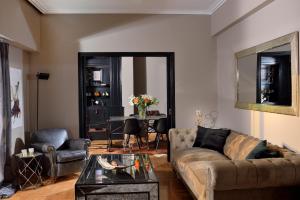 A seating area at ALTIUS LODGE by K&K