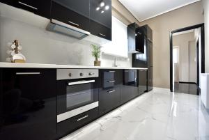 A kitchen or kitchenette at ALTIUS LODGE by K&K