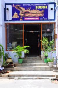 een gebouw met trappen voor een winkel bij SGS Residency in Tirupati