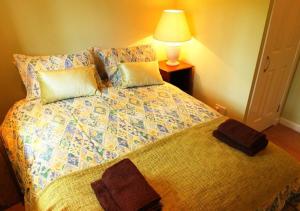 Ліжко або ліжка в номері Ardno Cottage by Loch Fyne
