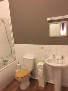 a bathroom with a toilet and a sink at The Dyvels Inn in Corbridge