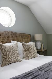 Postel nebo postele na pokoji v ubytování Bennet House