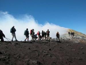 a group of people walking up the side of a mountain at Casa Holiday Sea Etna Di Enza in Linguaglossa