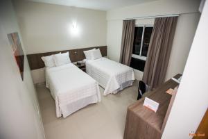 Een bed of bedden in een kamer bij Sense Hotel Premium