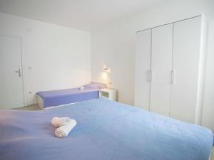 Posteľ alebo postele v izbe v ubytovaní Sesar Apartments Krk - No. 3 Cvita