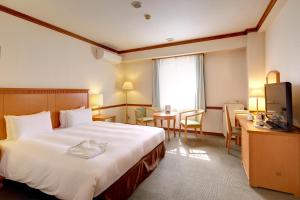 Katil atau katil-katil dalam bilik di Hotel Azat Naha +88 gambar