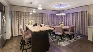 Posezení v ubytování Best Western PLUS Franklin Square Inn