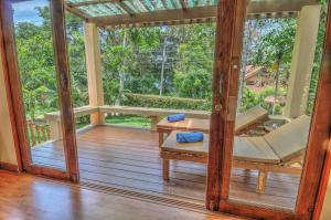 Ein Garten an der Unterkunft Khanom Hill Resort