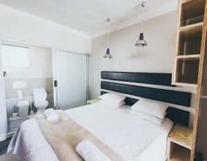 Katil atau katil-katil dalam bilik di B and B Sandton