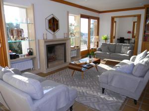 a living room with white furniture and a fireplace at Gavina Mar B&B Hotel in El Masnou