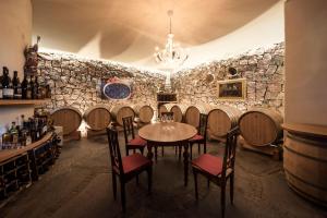 Ein Restaurant oder anderes Speiselokal in der Unterkunft Weingut Donà 