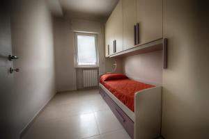 a small room with a bed and a window at La Finestra sul Mare Locazione Turistica in Monte SantʼAngelo