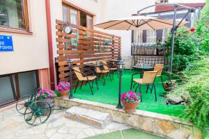 Vonkajšia záhrada v ubytovaní Hotel Pine