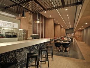 مطعم أو مكان آخر لتناول الطعام في Ibis Gading Serpong