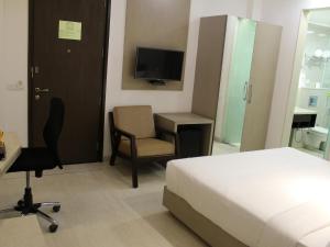 Sjónvarps- og/eða afþreyingartæki á Keys Lite by Lemon Tree Hotels, Mayfield, Gurgaon