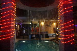 Bazén v ubytování Hotel Karl Residency nebo v jeho okolí