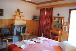 A bed or beds in a room at Asteri Metsovou
