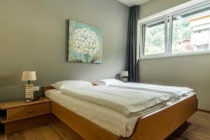 A bed or beds in a room at Chalet Zamang