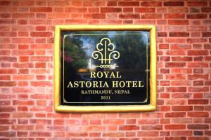 Certificato, attestato, insegna o altro documento esposto da Royal Astoria Hotel