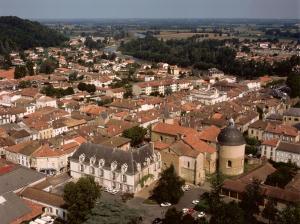 Nespecifikovaný výhled na destinaci Aire-sur-lʼAdour nebo výhled na město při pohledu z bed and breakfast