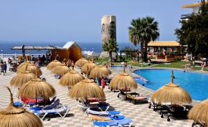 Bazén v ubytování Hotel Salobreña Suites nebo v jeho okolí