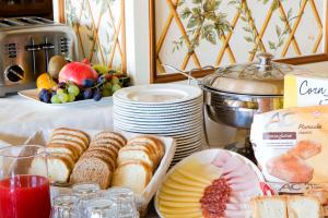Makanan di atau berdekatan hotel