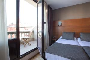 Postel nebo postele na pokoji v ubytování Hotel Via Augusta