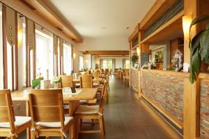 Restaurace v ubytování Die Triniushütte "Thüringens schönste Aussicht"