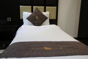 Una cama o camas en una habitación de Dorar Darea Serviced Apartments - Al Malqa
