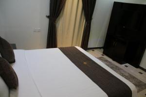 Una cama o camas en una habitación de Dorar Darea Serviced Apartments - Al Malqa