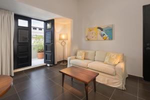 Χώρος καθιστικού στο Decanter Hotel