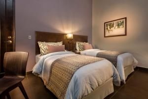 Ένα ή περισσότερα κρεβάτια σε δωμάτιο στο Decanter Hotel