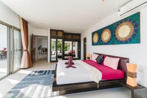 Postel nebo postele na pokoji v ubytování Villa Sea View + 39 fotografií
