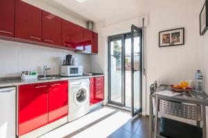 Η κουζίνα ή μικρή κουζίνα στο Apartamento À Francos Balcony +24 φωτογραφίες