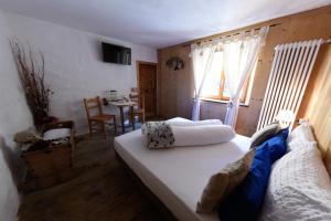 Agriturismo Baita De L'ALL客房内的一张或多张床位