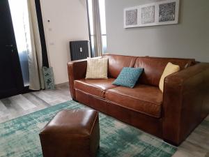 A seating area at Domus Navigli