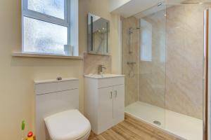 a bathroom with a shower and a toilet and a sink at Beachcliffe Lodge Apartments in Blackpool +27 photos