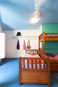 a bedroom with two bunk beds and a ceiling at Natural Do Rio Guesthouse in Rio de Janeiro