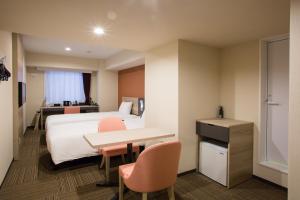 A bed or beds in a room at Kuretake Inn Premium Nagoya Nayabashi