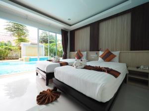 Bazén v ubytování Lanta Fevrier Resort nebo v jeho okolí