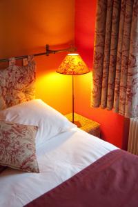 Postel nebo postele na pokoji v ubytování Le Kléber Hôtel