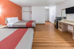 Postel nebo postele na pokoji v ubytování Motel 6-Beaverton, OR