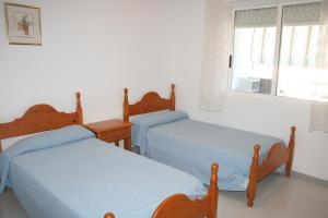 Łóżko lub łóżka w pokoju w obiekcie Apartamentos Esmeralda Unitursa
